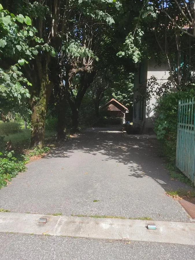 Appartement T2 Rdj Dans Maison 阿尔贝维尔